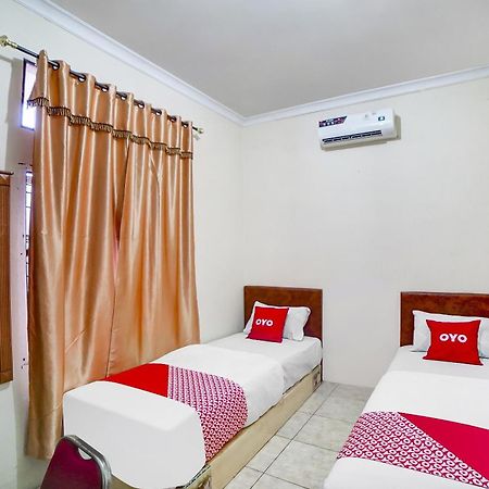 Oyo 91199 Felicia Homestay Medan Esterno foto