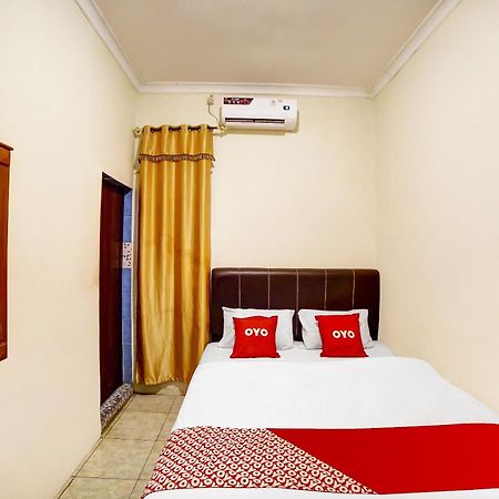 Oyo 91199 Felicia Homestay Medan Esterno foto
