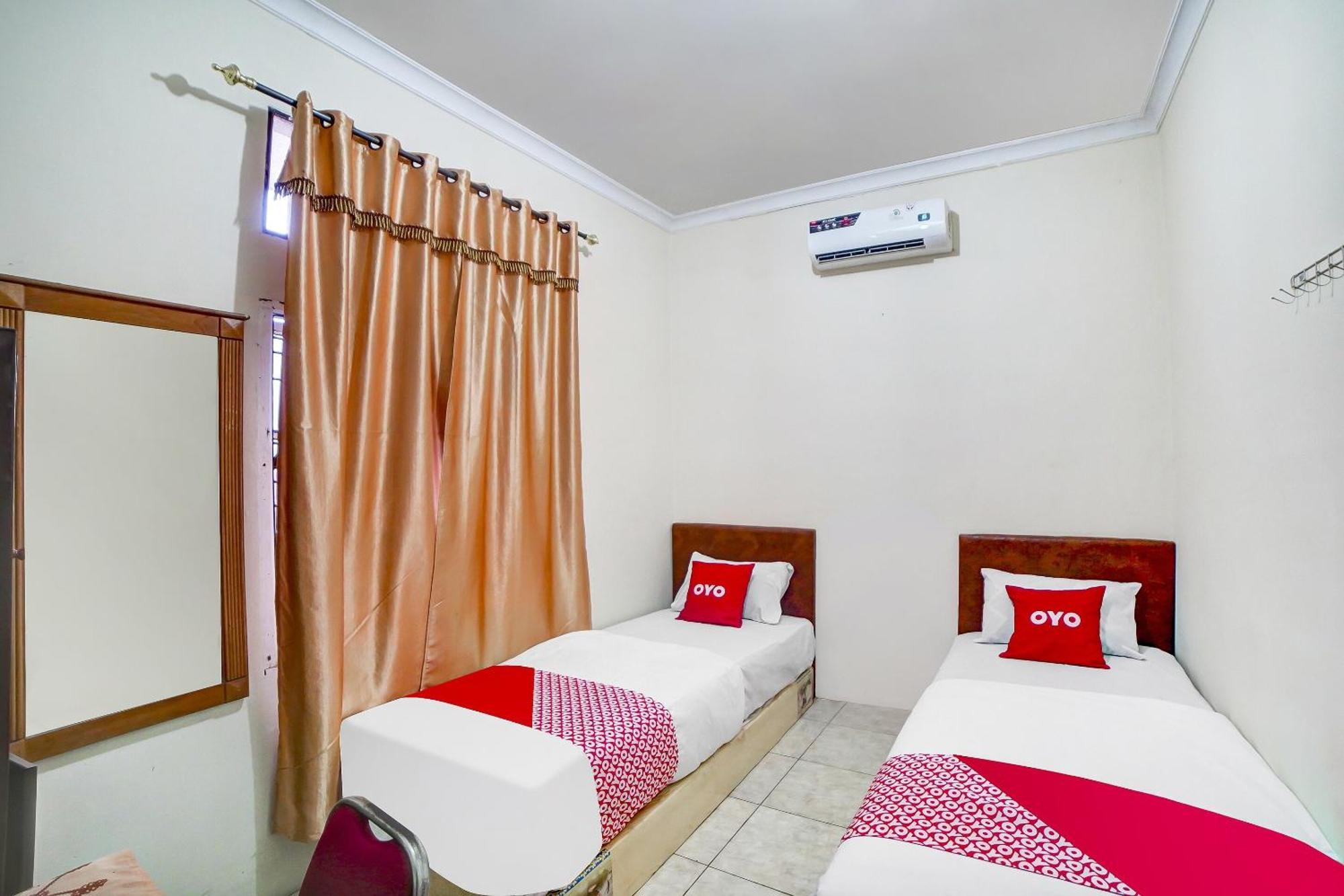 Oyo 91199 Felicia Homestay Medan Esterno foto