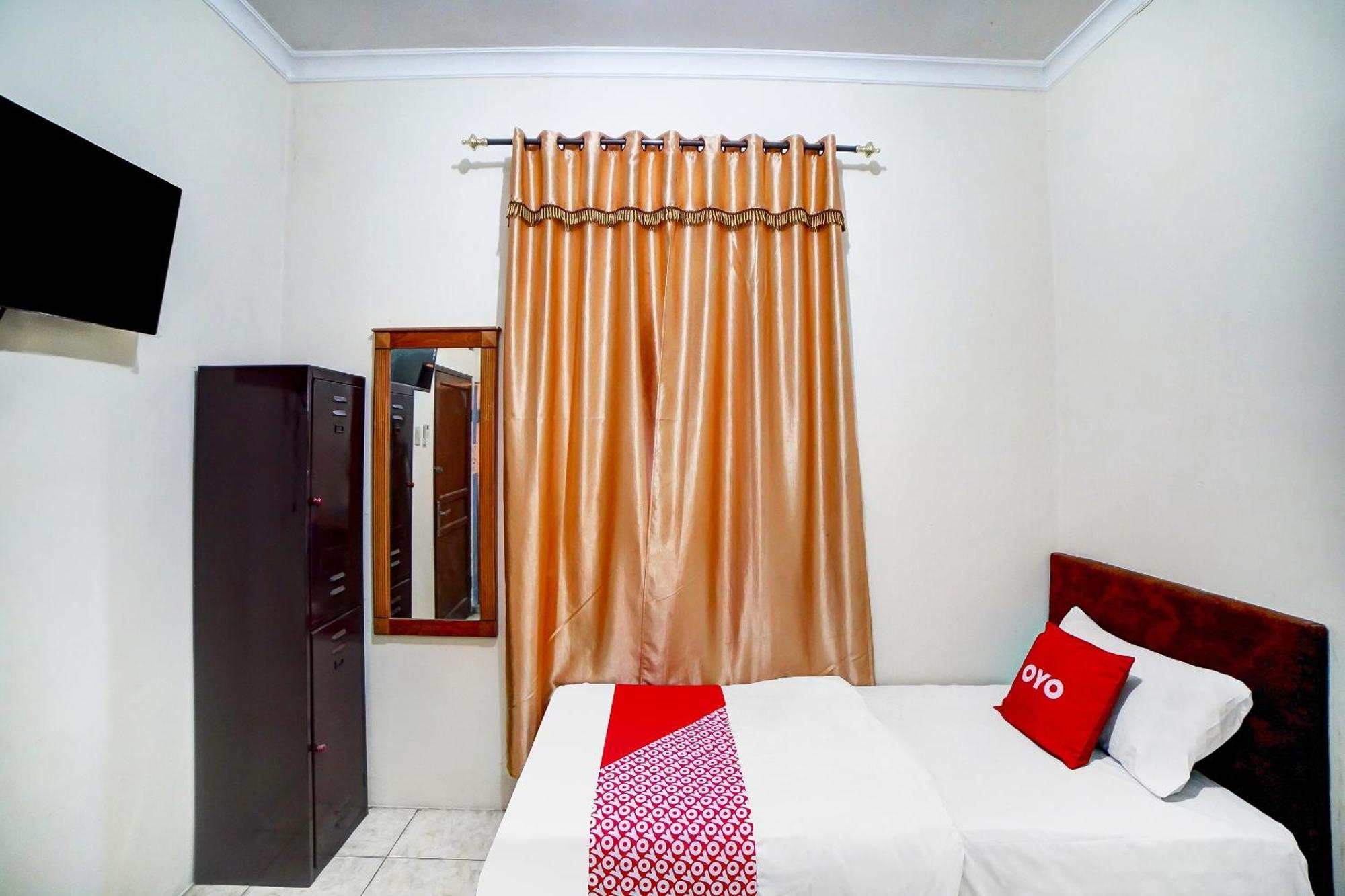 Oyo 91199 Felicia Homestay Medan Esterno foto