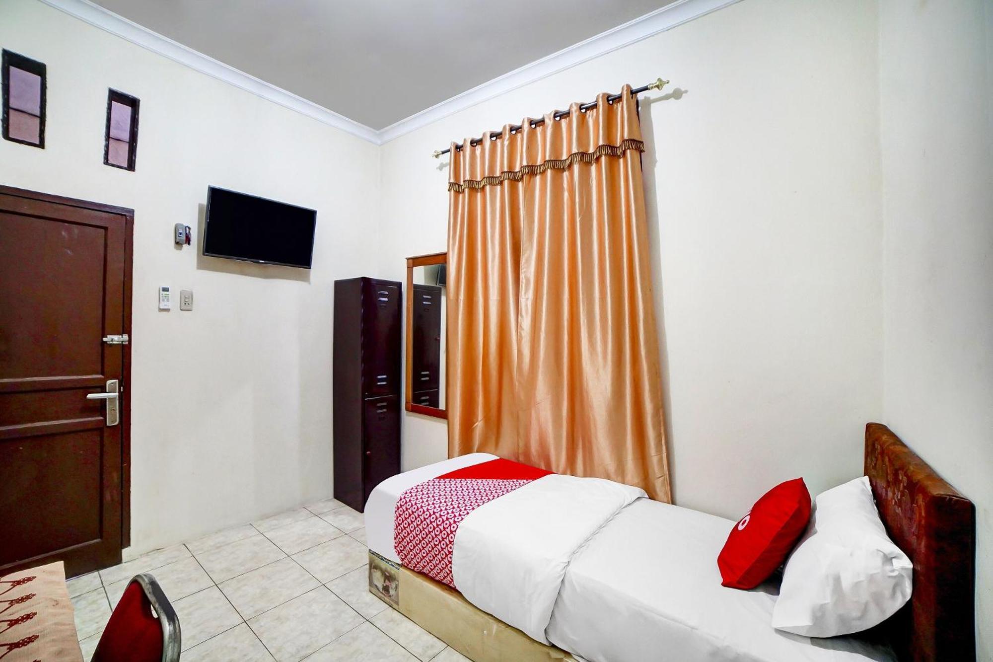 Oyo 91199 Felicia Homestay Medan Esterno foto