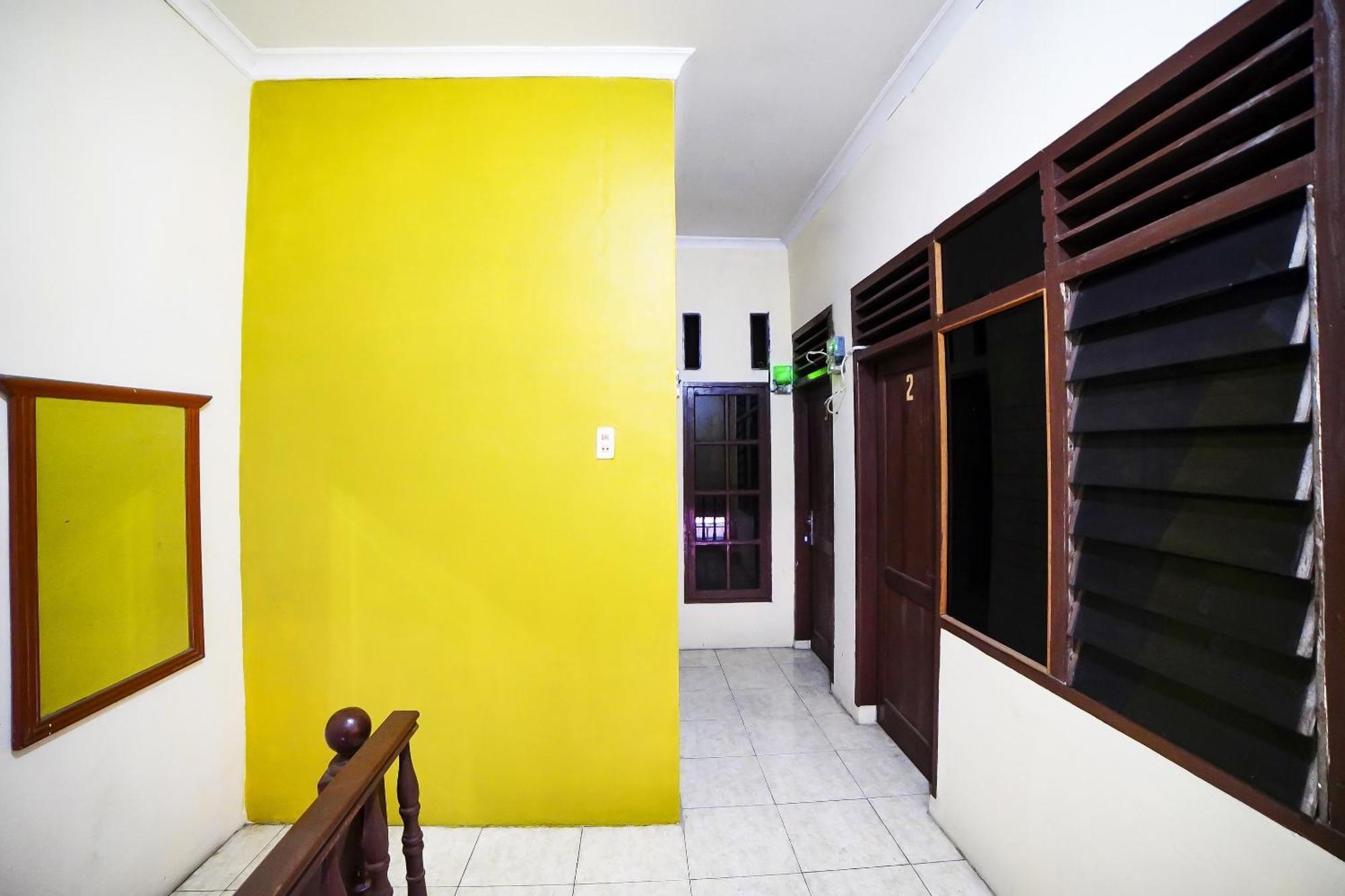 Oyo 91199 Felicia Homestay Medan Esterno foto