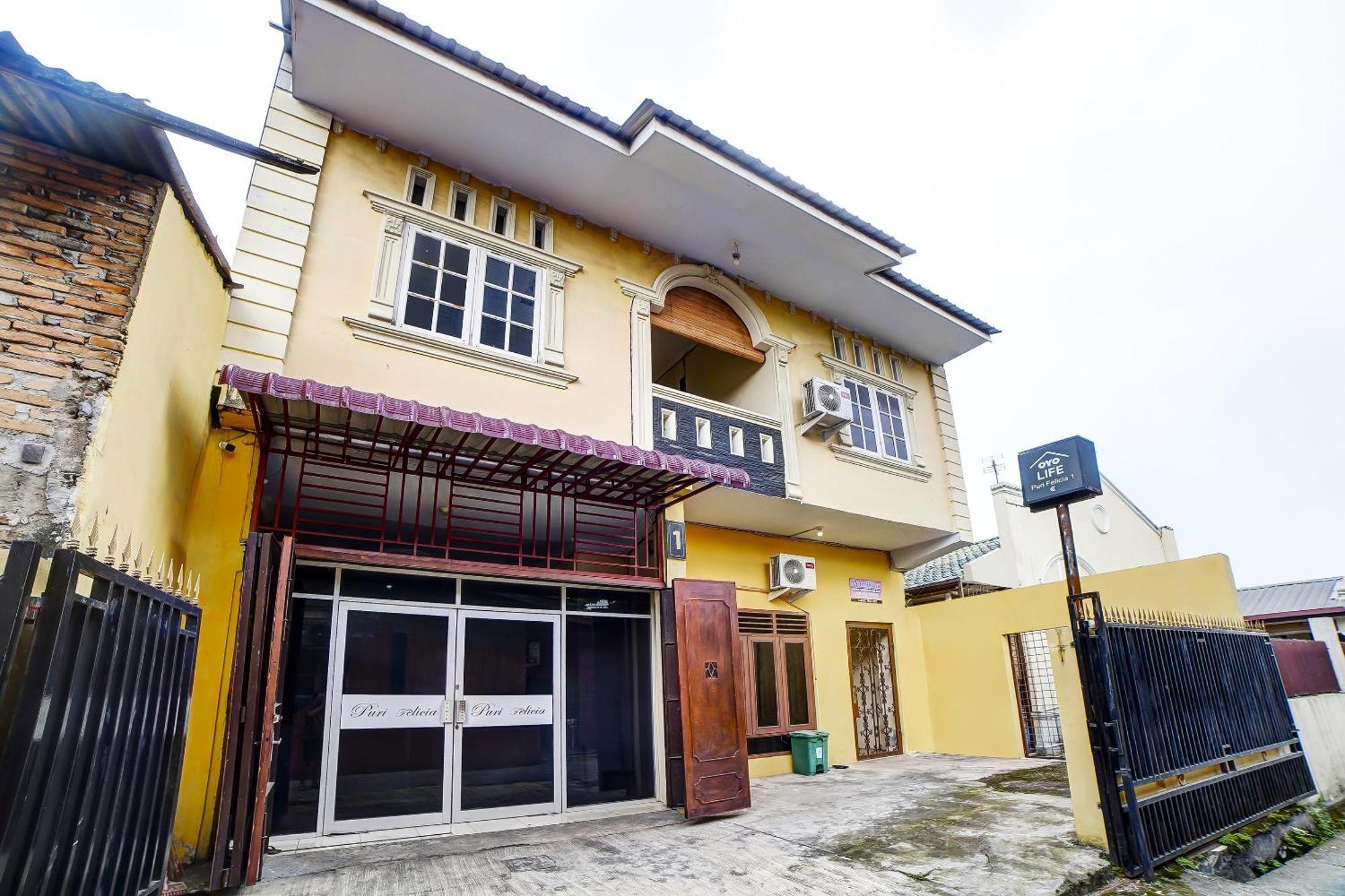 Oyo 91199 Felicia Homestay Medan Esterno foto