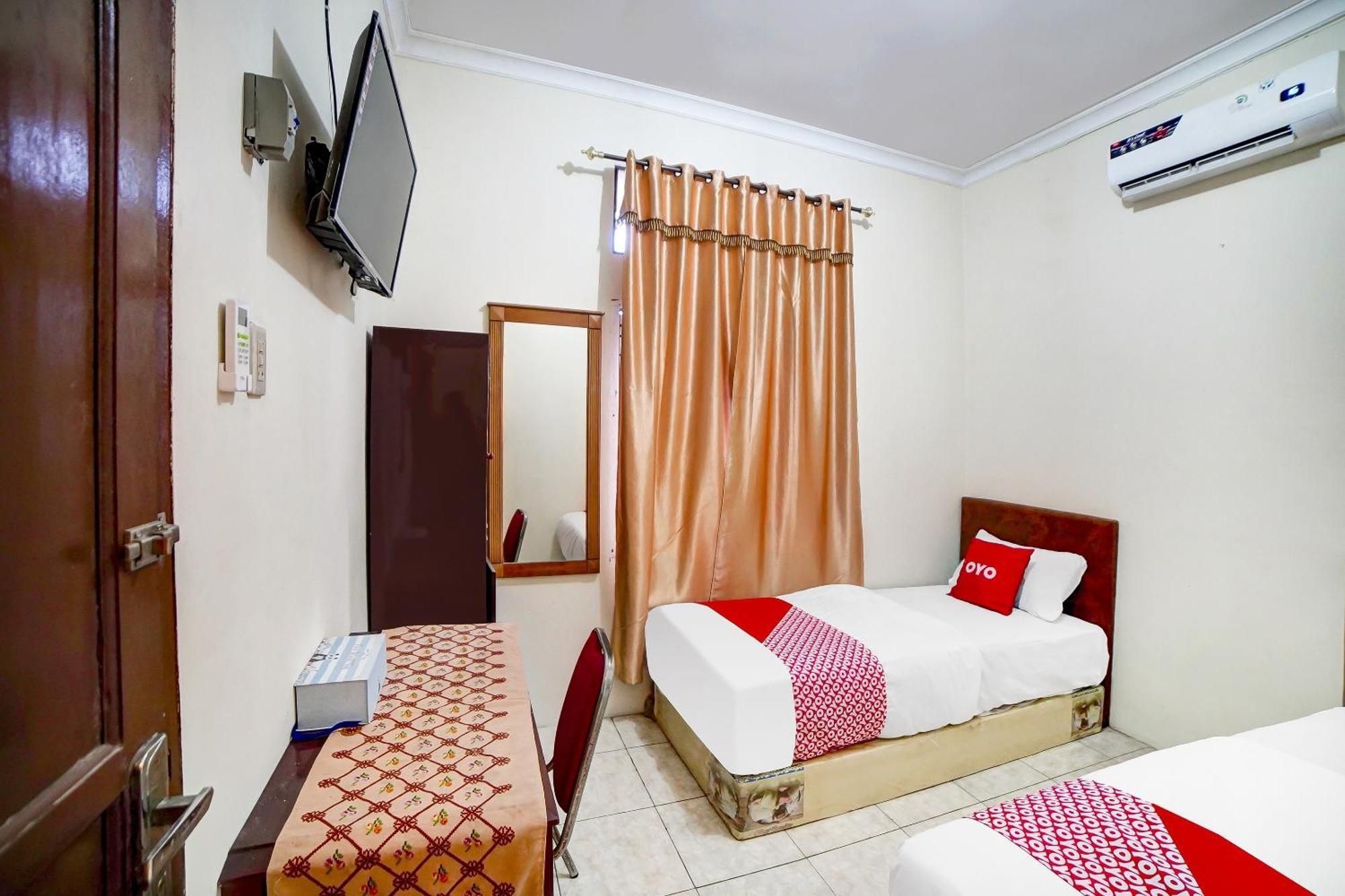 Oyo 91199 Felicia Homestay Medan Esterno foto