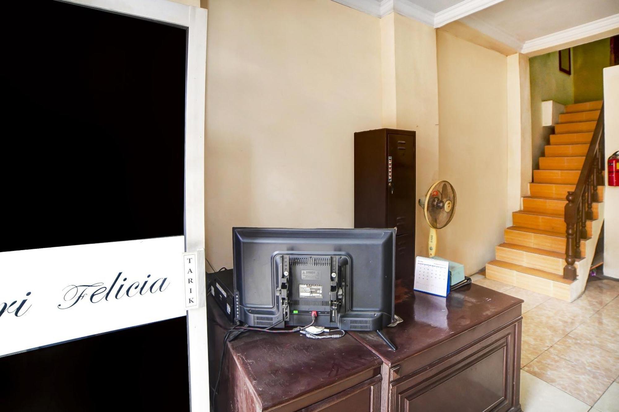 Oyo 91199 Felicia Homestay Medan Esterno foto